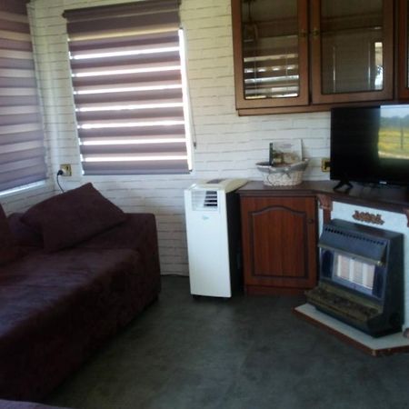 Mobil Home Vintage A La Ferme Des Buttons Rosnay  Exterior photo